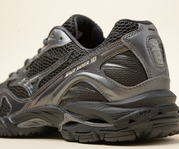 Кросівки Mizuno Wave Rider 10 чоловічі чорні/срібні (D1GA243108) 42.5 D1GA243108 фото