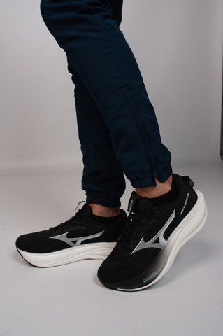Кросівки Mizuno Wave Rider 30 унісекс чорні/білі 42 (J1GM262057) J1GM262057 фото